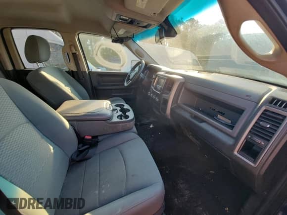 2015 Ram 1500 Express z VIN 1C6RR7FT6FS717739, wystawiony jako Copart lot #81553555 z przebiegiem 112 860 mil mil oraz Czysty tytuł • Clean title. Historia ofert i sprzedaży dostępna na DreamBid. Obrazek 5.