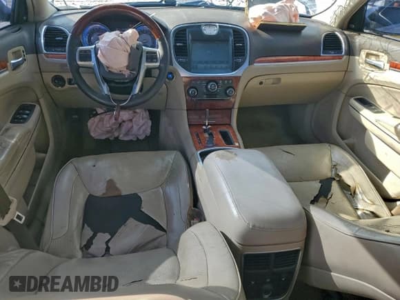 ✅ 2011 Chrysler 300 C • VIN: 2C3CA6CT6BH537221 • Lot: 94879955. Listed on Copart with 140,489 mi. Free auction sales archive from the USA and detailed vehicle history report at DreamBid. Image 8.