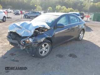 2013 Chevrolet Cruze 1LT z VIN 1G1PC5SB5D7211895, wystawiony jako IAAI lot #43385284 z przebiegiem 157 893 mil mil oraz . Historia ofert i sprzedaży dostępna na DreamBid. Obrazek 2.