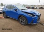 ✅ 2025 Lexus NX 250 Premium • VIN: 2T2GDCEZXSC005495 • Лот: 42366555. Опубликован ранее на IAAI с пробегом 14 869 миль. Бесплатный доступ к архиву аукционных продаж из США и подробный отчёт об истории автомобиля на DreamBid. Изображение 1.