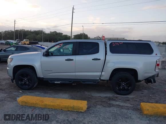 2018 Chevrolet Colorado 2WD LT z VIN 1GCGSCEN2J1229807, wystawiony jako IAAI lot #43391851 z przebiegiem 88 766 mil mil oraz . Historia ofert i sprzedaży dostępna na DreamBid. Obrazek 14.