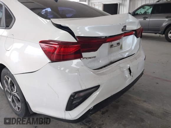 ✅ 2021 Kia Forte LXS • VIN: 3KPF24AD9ME358398 • Lot: 43630901. Wystawiony na IAAI z przebiegiem 95 512 mil. Bezpłatny archiwum sprzedaży aukcyjnych z USA i szczegółowy raport historii pojazdu na DreamBid. Zdjęcie 6.
