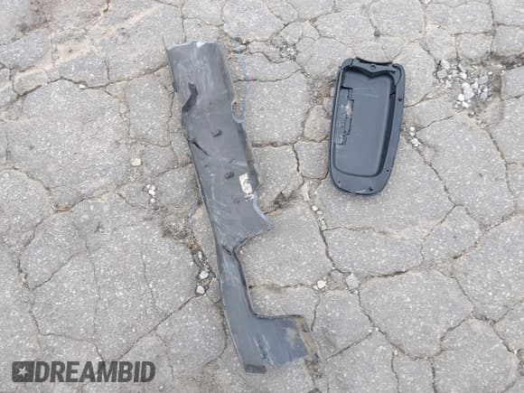 ✅ 1998 Ford Taurus SE Comfort • VIN: 1FAFP53S0WG125666 • Lot: 43381901. Wystawiony na IAAI z przebiegiem 196 646 mil. Bezpłatny archiwum sprzedaży aukcyjnych z USA i szczegółowy raport historii pojazdu na DreamBid. Zdjęcie 12.