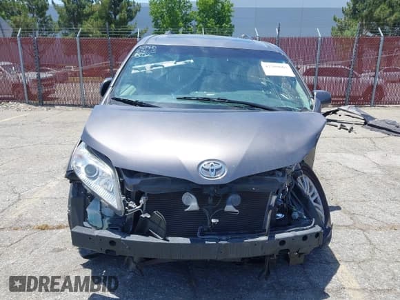 ✅ 2017 Toyota Sienna XLE Auto Access Seat • VIN: 5TDYZ3DC7HS849002 • Lot: 42500603. Listed on IAAI with 106,955 mi. Free auction sales archive from the USA and detailed vehicle history report at DreamBid. Image 12.