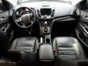 ✅ 2015 Ford Escape Titanium • VIN: 1FMCU9J9XFUC54590 • Lot: 92954475. Wystawiony na Copart z przebiegiem 149 403 mil. Bezpłatny archiwum sprzedaży aukcyjnych z USA i szczegółowy raport historii pojazdu na DreamBid. Zdjęcie 8.