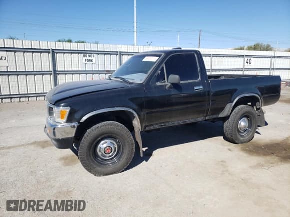 ✅ 1994 Toyota Pickup DX • VIN: 4TARN01P2RZ238716 • Лот: 69889915. Опубликован ранее на Copart с пробегом 323 344 миль. Бесплатный доступ к архиву аукционных продаж из США и подробный отчёт об истории автомобиля на DreamBid. Изображение 1.