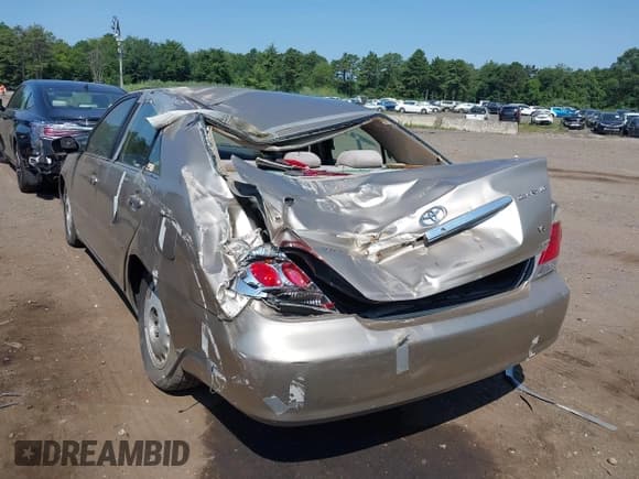 ✅ 2006 Toyota Camry LE • VIN: 4T1BF32K16U628699 • Lot: 42852348. Wystawiony na IAAI z przebiegiem 167 657 mil. Bezpłatny archiwum sprzedaży aukcyjnych z USA i szczegółowy raport historii pojazdu na DreamBid. Zdjęcie 6.