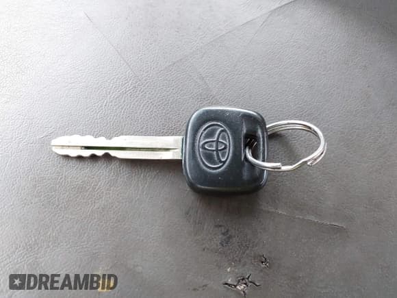 ✅ 2004 Toyota RAV4 • VIN: JTEHD20V040027991 • Lot: 43150201. Listed on IAAI with Not provided. Free auction sales archive from the USA and detailed vehicle history report at DreamBid. Image 11.