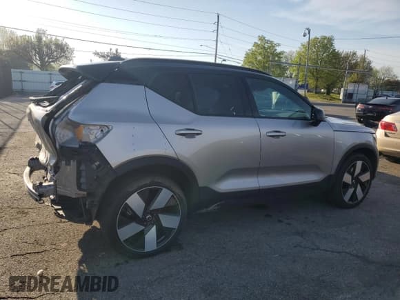 ✅ 2023 Volvo XC40 Ultimate • VIN: YV4ED3UM6P2031208 • Lot: 53889735. Listed on Copart with 20,289 mi. Free auction sales archive from the USA and detailed vehicle history report at DreamBid. Image 3.