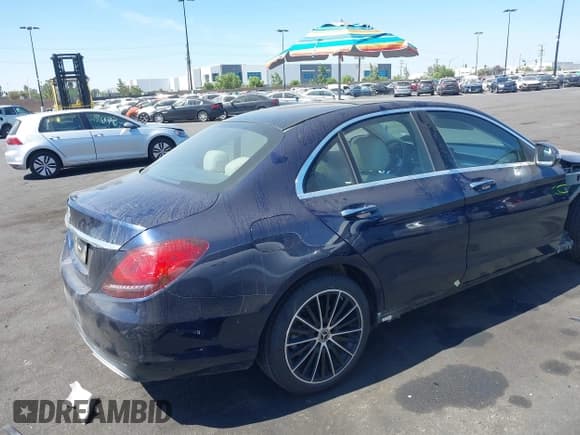 ✅ 2021 Mercedes-Benz C 300 • VIN: W1KWF8DB3MR608038 • Лот: 42683583. Опубликован ранее на IAAI с пробегом 28 655 миль. Бесплатный доступ к архиву аукционных продаж из США и подробный отчёт об истории автомобиля на DreamBid. Изображение 4.