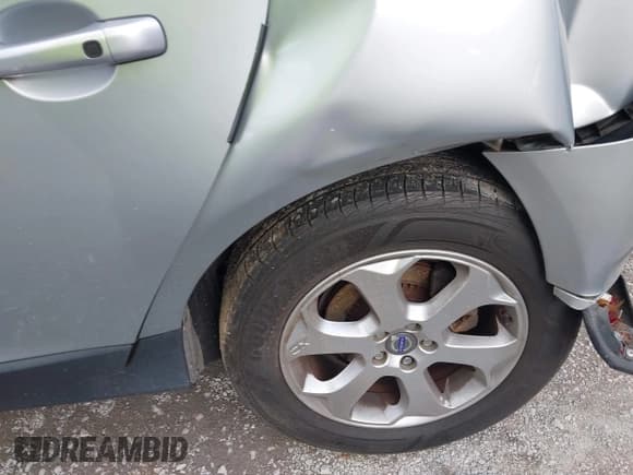 ✅ 2013 Volvo XC60 3.2L • VIN: YV4940DL1D2430918 • Lot: 43575679. Listed on IAAI with 127,675 mi. Free auction sales archive from the USA and detailed vehicle history report at DreamBid. Image 11.