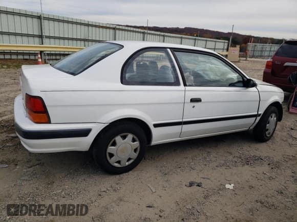 ✅ 1995 Toyota Tercel DX • VIN: JT2EL56D9S0074954 • Lot: 82666514. Wystawiony na Copart z przebiegiem 96 300 mil. Bezpłatny archiwum sprzedaży aukcyjnych z USA i szczegółowy raport historii pojazdu na DreamBid. Zdjęcie 3.