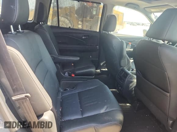 ✅ 2022 Honda Pilot Touring 7-Passenger • VIN: 5FNYF6H68NB077916 • Lot: 84418935. Listed on Copart with 24,400 mi. Free auction sales archive from the USA and detailed vehicle history report at DreamBid. Image 11.