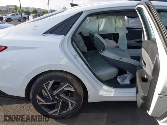 ✅ 2025 Hyundai Elantra Limited • VIN: KMHLP4DG6SU025659 • Лот: 43332678. Опубликован ранее на IAAI с пробегом 1 154 миль. Бесплатный доступ к архиву аукционных продаж из США и подробный отчёт об истории автомобиля на DreamBid. Изображение 8.