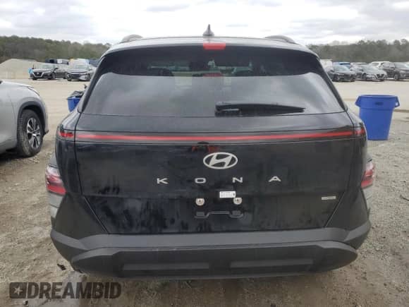 2025 Hyundai Kona SEL with VIN KM8HBCAB9SU231680, listed as a Copart auction lot 44420025 with 6,620 mi miles and Clean title. Bid and sale history available at DreamBid. Image 6.