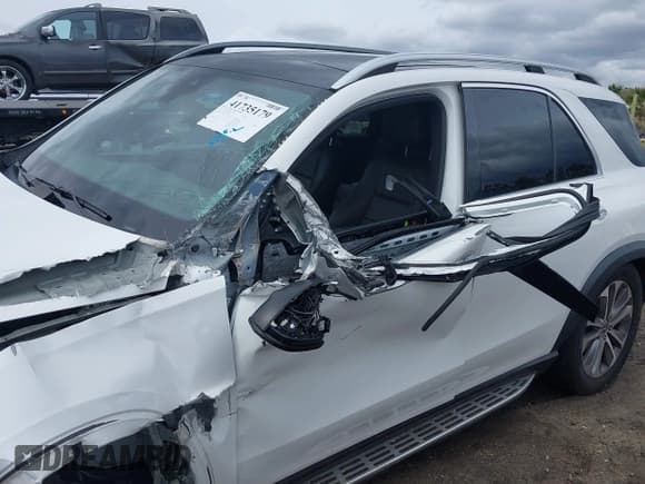 ✅ 2020 Mercedes-Benz GLE 350 • VIN: 4JGFB4KB2LA063217 • Лот: 41735179. Опубликован ранее на IAAI с пробегом 61 550 миль. Бесплатный доступ к архиву аукционных продаж из США и подробный отчёт об истории автомобиля на DreamBid. Изображение 17.