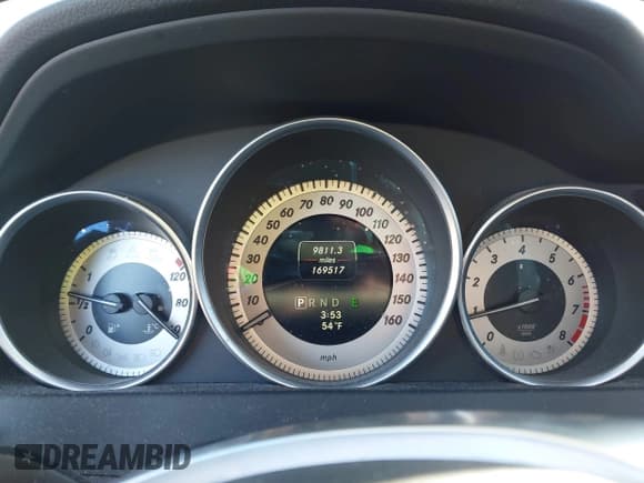 ✅ 2014 Mercedes-Benz C 250 • VIN: WDDGJ4HB5EG278034 • Lot: 41435245. Wystawiony na IAAI z przebiegiem 169 517 mil. Bezpłatny archiwum sprzedaży aukcyjnych z USA i szczegółowy raport historii pojazdu na DreamBid. Zdjęcie 7.