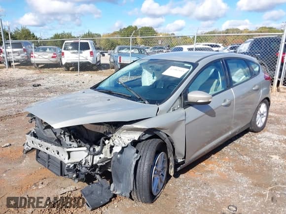 ✅ 2016 Ford Focus SE • VIN: 1FADP3K28GL389465 • Lot: 43583503. Wystawiony na IAAI z przebiegiem 178 185 mil. Bezpłatny archiwum sprzedaży aukcyjnych z USA i szczegółowy raport historii pojazdu na DreamBid. Zdjęcie 2.