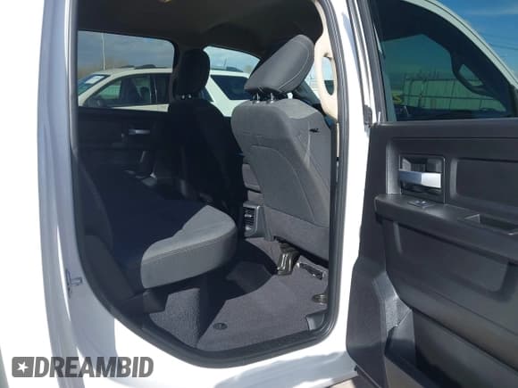 ✅ 2019 Ram 2500 Tradesman • VIN: 3C6UR5HJ3KG595479 • Lot: 41480080. Wystawiony na IAAI z przebiegiem 63 268 mil. Bezpłatny archiwum sprzedaży aukcyjnych z USA i szczegółowy raport historii pojazdu na DreamBid. Zdjęcie 8.