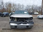 ✅ 2005 Chevrolet Silverado 2500HD Work Truck • VIN: 1GCHK23245F965938 • Lot: 43677906. Wystawiony na IAAI z przebiegiem 238 789 mil. Bezpłatny archiwum sprzedaży aukcyjnych z USA i szczegółowy raport historii pojazdu na DreamBid. Zdjęcie 12.