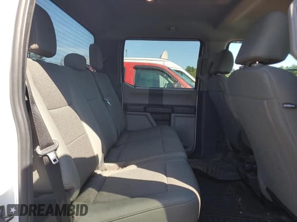 ✅ 2022 Ford F-250 XL • VIN: 1FT7W2BT0NED48567 • Lot: 69957045. Wystawiony na Copart z przebiegiem 81 003 mil. Bezpłatny archiwum sprzedaży aukcyjnych z USA i szczegółowy raport historii pojazdu na DreamBid. Zdjęcie 10.