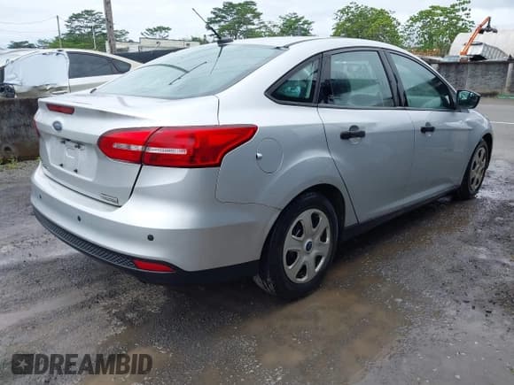 ✅ 2016 Ford Focus S • VIN: 1FADP3E27GL384592 • Lot: 42791772. Wystawiony na IAAI z przebiegiem 103 194 mil. Bezpłatny archiwum sprzedaży aukcyjnych z USA i szczegółowy raport historii pojazdu na DreamBid. Zdjęcie 4.