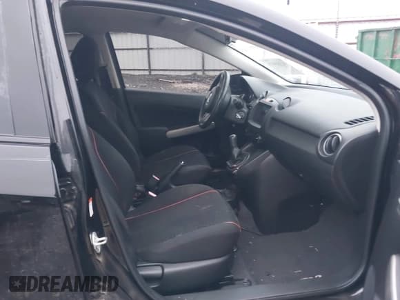 ✅ 2011 Mazda 2 Touring • VIN: JM1DE1HY5B0115893 • Lot: 41935925. Wystawiony na IAAI z przebiegiem 131 400 mil. Bezpłatny archiwum sprzedaży aukcyjnych z USA i szczegółowy raport historii pojazdu na DreamBid. Zdjęcie 5.