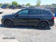 ✅ 2024 Volkswagen Tiguan SE R-Line Black • VIN: 3VV8B7AX8RM217275 • Lot: 42241098. Wystawiony na IAAI z przebiegiem 75 mil. Bezpłatny archiwum sprzedaży aukcyjnych z USA i szczegółowy raport historii pojazdu na DreamBid. Zdjęcie 14.