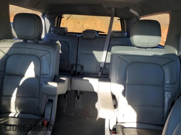 ✅ 2018 Lincoln Navigator Select • VIN: 5LMJJ3HT0JEL01690 • Lot: 85566274. Wystawiony na Copart z przebiegiem 107 619 mil. Bezpłatny archiwum sprzedaży aukcyjnych z USA i szczegółowy raport historii pojazdu na DreamBid. Zdjęcie 10.