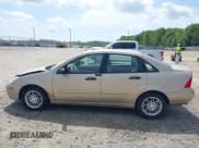 ✅ 2000 Ford Focus ZTS • VIN: 1FAFP383XYW112826 • Lot: 42082031. Wystawiony na IAAI z przebiegiem 160 638 mil. Bezpłatny archiwum sprzedaży aukcyjnych z USA i szczegółowy raport historii pojazdu na DreamBid. Zdjęcie 14.