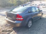 ✅ 2007 Volvo S40 2.4L • VIN: YV1MS382272306323 • Lot: 43110116. Wystawiony na IAAI z przebiegiem 156 009 mil. Bezpłatny archiwum sprzedaży aukcyjnych z USA i szczegółowy raport historii pojazdu na DreamBid. Zdjęcie 4.