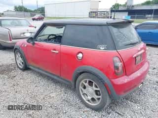 2003 MINI Hardtop S with VIN WMWRE33423TD67980, listed as a IAAI auction lot 42450982 with Not provided miles and . Bid and sale history available at DreamBid. Image 3.
