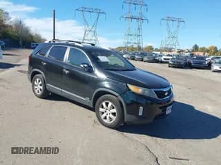 ✅ 2011 Kia Sorento LX • VIN: 5XYKTCA17BG170488 • Lot: 43606456. Wystawiony na IAAI z przebiegiem 230 344 mil. Bezpłatny archiwum sprzedaży aukcyjnych z USA i szczegółowy raport historii pojazdu na DreamBid. Zdjęcie 1.
