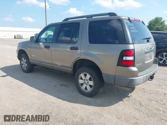 ✅ 2006 Ford Explorer XLS • VIN: 1FMEU72E66ZA17378 • Lot: 43011028. Wystawiony na IAAI z przebiegiem 169 260 mil. Bezpłatny archiwum sprzedaży aukcyjnych z USA i szczegółowy raport historii pojazdu na DreamBid. Zdjęcie 3.