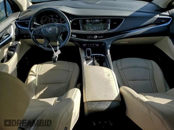 ✅ 2019 Buick Enclave Essence • VIN: 5GAERBKW9KJ295381 • Lot: 95523545. Wystawiony na Copart z przebiegiem 69 585 mil. Bezpłatny archiwum sprzedaży aukcyjnych z USA i szczegółowy raport historii pojazdu na DreamBid. Zdjęcie 8.