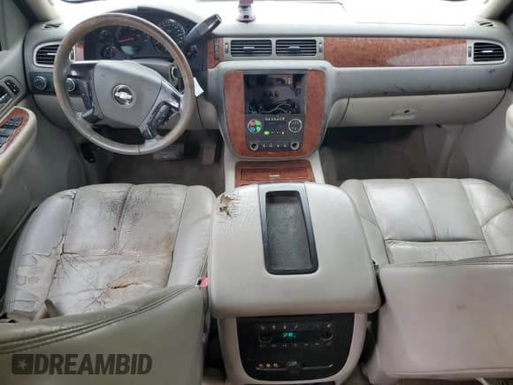 ✅ 2008 Chevrolet Suburban LTZ • VIN: 3GNFK16398G150750 • Lot: 70668964. Wystawiony na Copart z przebiegiem 281 440 mil. Bezpłatny archiwum sprzedaży aukcyjnych z USA i szczegółowy raport historii pojazdu na DreamBid. Zdjęcie 8.