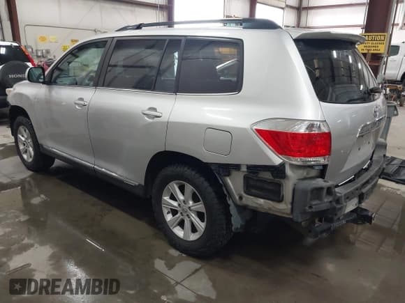 ✅ 2013 Toyota Highlander SE • VIN: 5TDZK3EH5DS132465 • Лот: 43560609. Опубликован ранее на IAAI с пробегом Не указан. Бесплатный доступ к архиву аукционных продаж из США и подробный отчёт об истории автомобиля на DreamBid. Изображение 3.