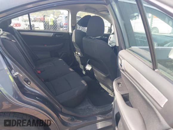 ✅ 2018 Subaru Legacy Premium • VIN: 4S3BNAC6XJ3031336 • Lot: 43291883. Wystawiony na IAAI z przebiegiem 58 586 mil. Bezpłatny archiwum sprzedaży aukcyjnych z USA i szczegółowy raport historii pojazdu na DreamBid. Zdjęcie 8.