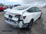 ✅ 2022 Tesla Model 3 • VIN: 5YJ3E1EA8NF245112 • Лот: 43372724. Опубликован ранее на IAAI с пробегом 27 724 миль. Бесплатный доступ к архиву аукционных продаж из США и подробный отчёт об истории автомобиля на DreamBid. Изображение 4.