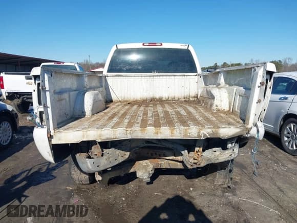 ✅ 2006 Chevrolet Silverado 2500HD • VIN: 1GBHK23D46F231100 • Lot: 41286005. Listed on IAAI with 456,171 mi. Free auction sales archive from the USA and detailed vehicle history report at DreamBid. Image 16.
