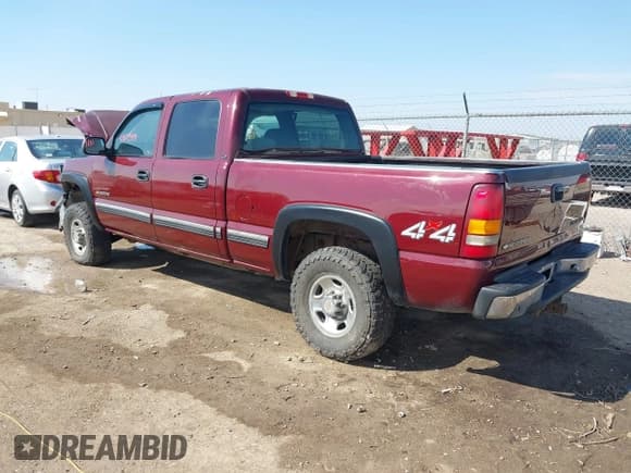 ✅ 2001 Chevrolet Silverado 2500HD LS • VIN: 1GCHK23UX1F185812 • Lot: 41879549. Listed on IAAI with 212,295 mi. Free auction sales archive from the USA and detailed vehicle history report at DreamBid. Image 3.