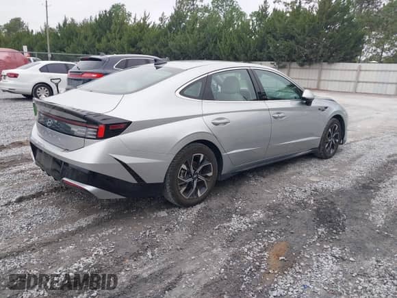 2024 Hyundai Sonata SEL с VIN KMHL64JA2RA393772, выставлен на аукционе IAAI как лот 43566028 с пробегом 47 063 миль миль и . История ставок и продаж доступна на DreamBid. Изображение 4.