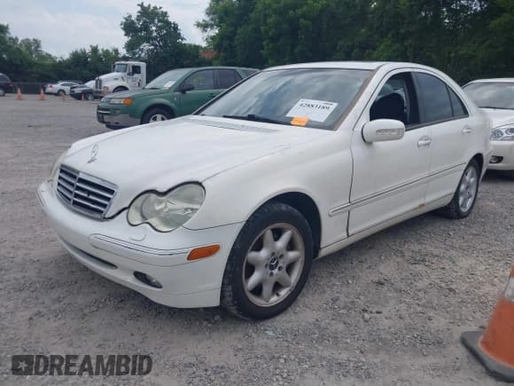 ✅ 2002 Mercedes-Benz C 230/260/280/320 • VIN: WDBRF64J12F288296 • Lot: 42883189. Wystawiony na IAAI z przebiegiem Nie podano. Bezpłatny archiwum sprzedaży aukcyjnych z USA i szczegółowy raport historii pojazdu na DreamBid. Zdjęcie 2.