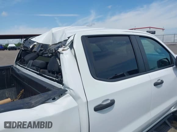 ✅ 2022 Chevrolet Silverado 1500 Custom • VIN: 3GCPYBEK4NG189834 • Lot: 42136171. Wystawiony na IAAI z przebiegiem 95 440 mil. Bezpłatny archiwum sprzedaży aukcyjnych z USA i szczegółowy raport historii pojazdu na DreamBid. Zdjęcie 18.