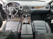 ✅ 2016 Volkswagen Touareg Lux • VIN: WVGEF9BP2GD003886 • Lot: 42437203. Listed on Copart with 76,001 mi. Free auction sales archive from the USA and detailed vehicle history report at DreamBid. Image 8.