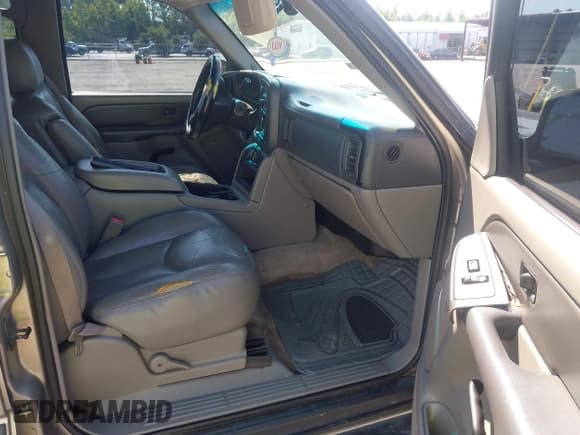 ✅ 2003 Chevrolet Tahoe LT • VIN: 1GNEC13Z13R236967 • Lot: 42541249. Wystawiony na IAAI z przebiegiem 305 448 mil. Bezpłatny archiwum sprzedaży aukcyjnych z USA i szczegółowy raport historii pojazdu na DreamBid. Zdjęcie 5.