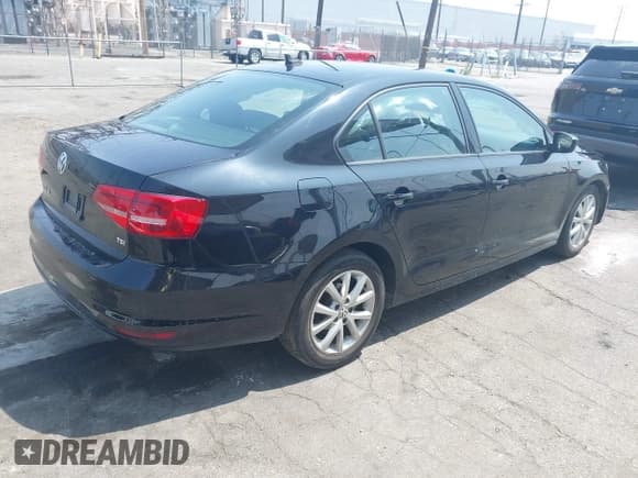 ✅ 2015 Volkswagen Jetta SE • VIN: 3VWD17AJXFM259306 • Lot: 42418042. Listed on IAAI with 199,780 mi. Free auction sales archive from the USA and detailed vehicle history report at DreamBid. Image 4.