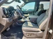 ✅ 2025 Chevrolet Silverado 1500 • VIN: 3GCUKHE89SG170865 • Лот: 67275165. Опубликован ранее на Copart с пробегом 6 272 миль. Бесплатный доступ к архиву аукционных продаж из США и подробный отчёт об истории автомобиля на DreamBid. Изображение 7.