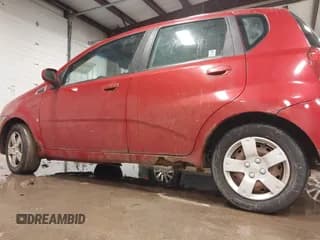 ✅ 2009 Chevrolet Aveo 1LT • VIN: KL1TD66E39B369418 • Lot: 41352337. Wystawiony na IAAI z przebiegiem 126 820 mil. Bezpłatny archiwum sprzedaży aukcyjnych z USA i szczegółowy raport historii pojazdu na DreamBid. Zdjęcie 6.