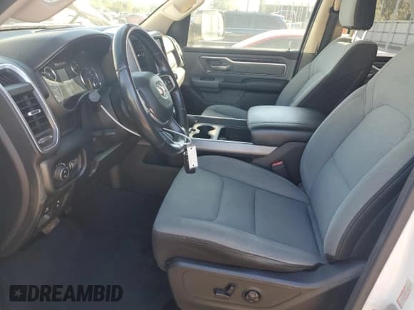 ✅ 2019 Ram 1500 Big Horn • VIN: 1C6RRFBG9KN691701 • Lot: 89735795. Wystawiony na Copart z przebiegiem 95 028 mil. Bezpłatny archiwum sprzedaży aukcyjnych z USA i szczegółowy raport historii pojazdu na DreamBid. Zdjęcie 7.